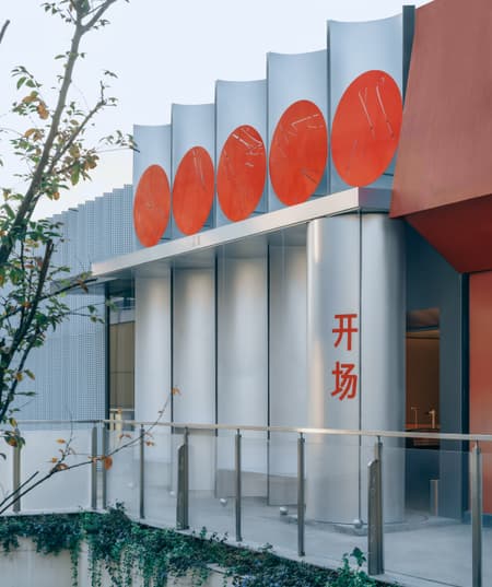 On Site, On Track: A Café in Motion